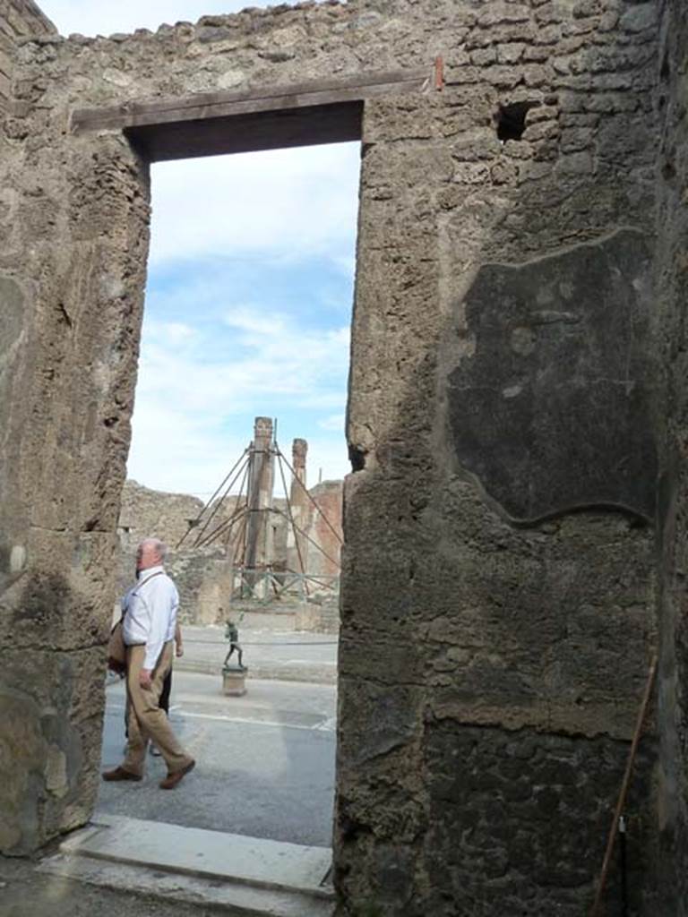 VI.12.2 Pompeii. September 2015. East wall of second room on west side of atrium.