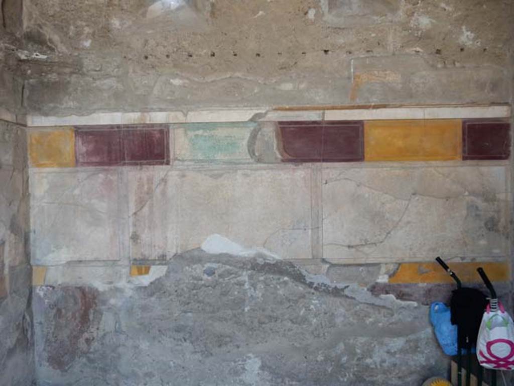 VI.12.2 Pompeii. May 2015. West wall of third room on west side of atrium.
Photo courtesy of Buzz Ferebee.