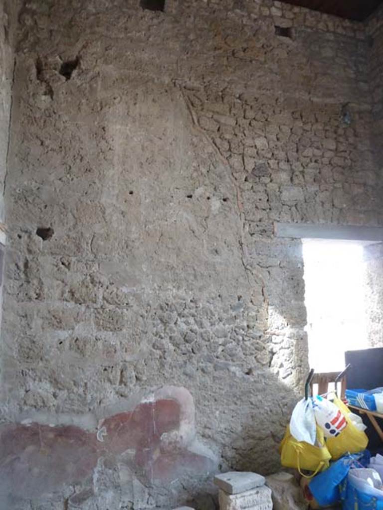 VI.12.2 Pompeii. September 2015. North wall of third room on west side of atrium, with doorway to west ala.