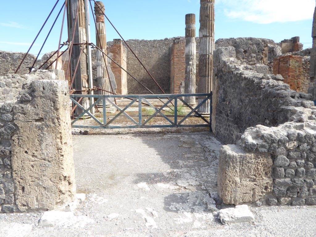 VI.12.2 Pompeii. September 2015. West Ala 11, looking east into Secondary Atrium 7, from Primary Atrium.
Foto Annette Haug, ERC Grant 681269 DÉCOR.