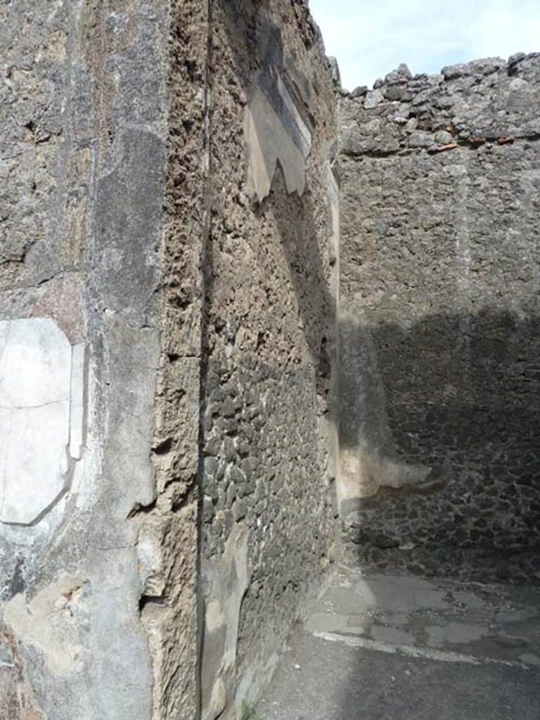 VI.12.2 Pompeii. September 2015. North wall, and north-east corner of cubiculum in south-east corner of atrium.