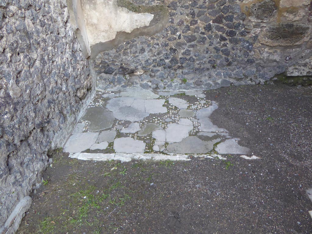 VI.12.2 Pompeii. January 2017. Room 28, flooring in north-east corner.
Foto Annette Haug, ERC Grant 681269 DÉCOR.