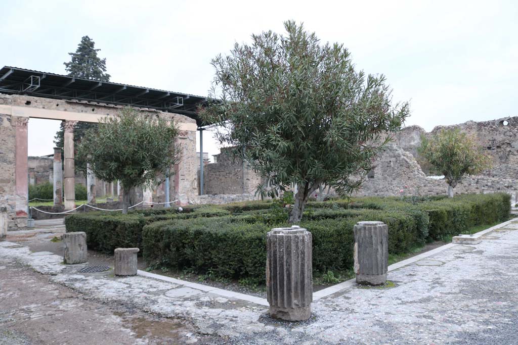 VI.12.2 Pompeii. December 2018. Looking north-east across middle peristyle. Photo courtesy of Aude Durand.