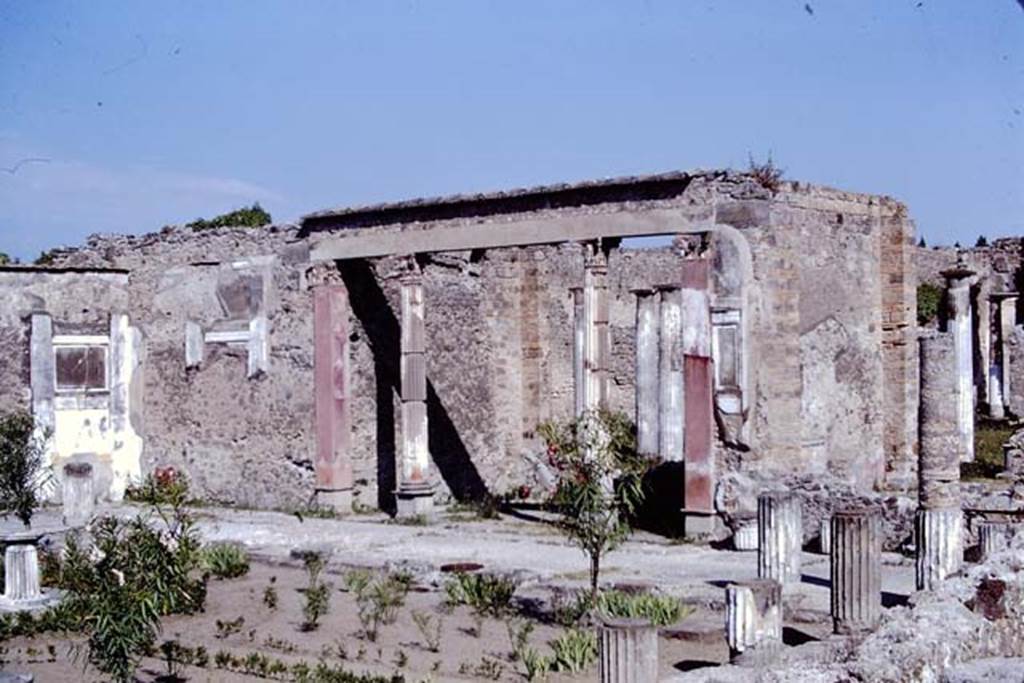 VI.12.2 Pompeii. 1968. Looking north-west from first peristyle garden towards exedra. 
Photo by Stanley A. Jashemski.
Source: The Wilhelmina and Stanley A. Jashemski archive in the University of Maryland Library, Special Collections (See collection page) and made available under the Creative Commons Attribution-Non Commercial License v.4. See Licence and use details.
J68f1250
