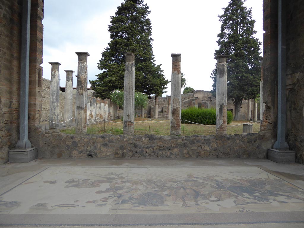 VI.12.2 Pompeii. September 2017. Looking north across recreated Alexander mosaic in exedra towards rear peristyle.
Foto Annette Haug, ERC Grant 681269 DÉCOR.