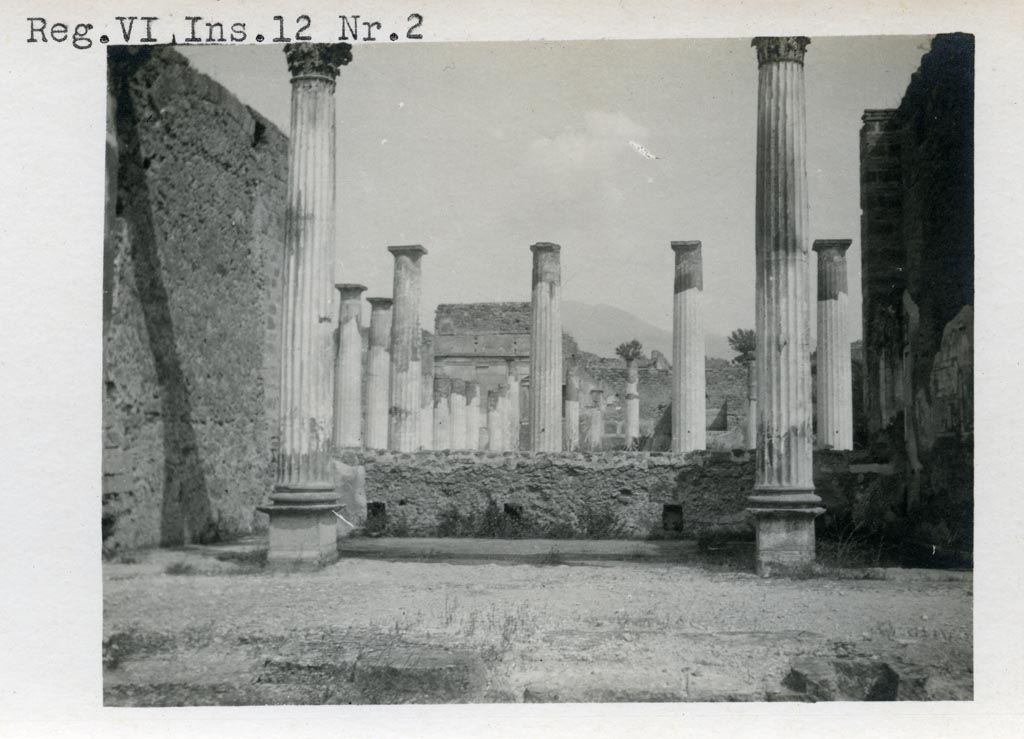 VI.2.2 Pompeii. pre-1937-1939. Looking north towards rear of exedra with(out) Alexander mosaic, across rear peristyle.
Photo courtesy of American Academy in Rome, Photographic Archive. Warsher collection no. 462.
