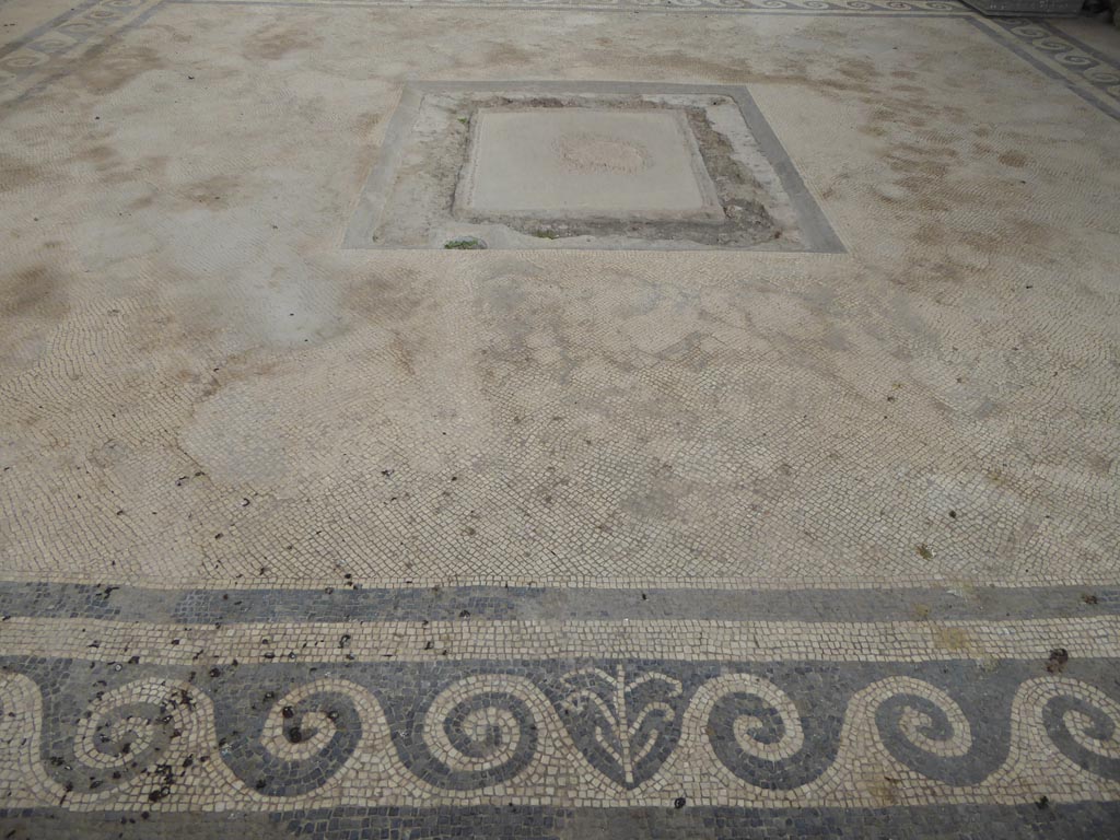 VI.12.2 Pompeii. September 2017. Looking across flooring in oecus/triclinium.
Foto Annette Haug, ERC Grant 681269 DÉCOR.