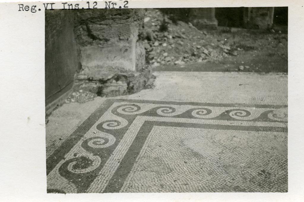 VI.12.2 Pompeii. Pre-1937-39. Detail of mosaic floor in oecus/triclinium.
Photo courtesy of American Academy in Rome, Photographic Archive. Warsher collection no. 339.