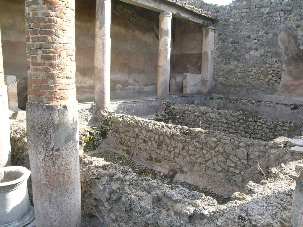 VI.14.22 Pompeii. June 2005.
Room 12, looking south-west across peristyle converted into a fullonica. Photo courtesy of Nicolas Monteix.