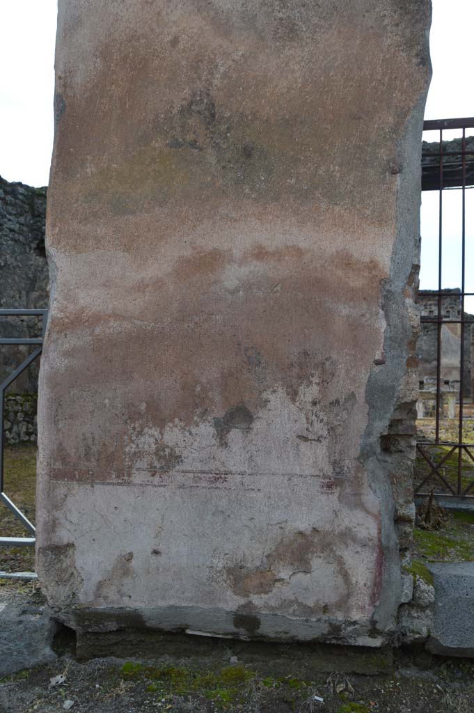 VI.14.22 Pompeii. March 2018.
South side of entrance doorway, detail from front façade on pilaster, with VI.14.21, on left.
Foto Taylor Lauritsen, ERC Grant 681269 DÉCOR.