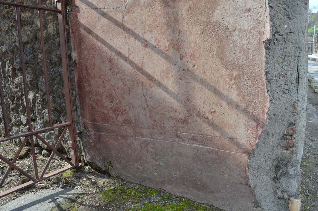 VI.14.22 Pompeii. March 2018. Looking towards detail of plaster on north side of entrance doorway.
Foto Taylor Lauritsen, ERC Grant 681269 DÉCOR.