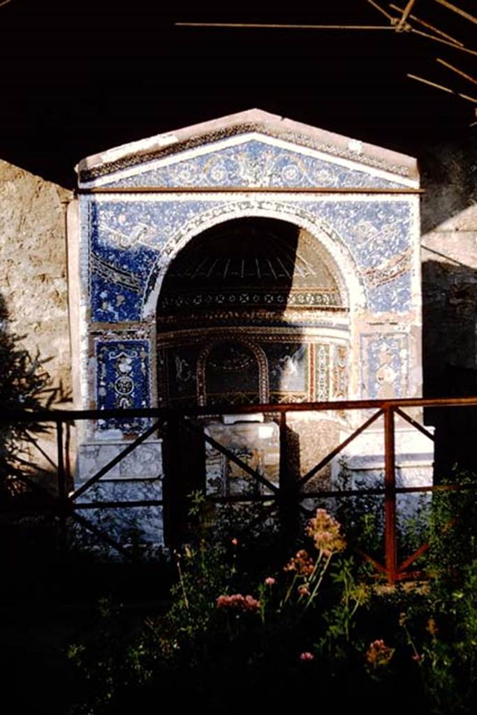 VI.14.43 Pompeii. 1964. Room 14, mosaic fountain in garden area. Photo by Stanley A. Jashemski.
Source: The Wilhelmina and Stanley A. Jashemski archive in the University of Maryland Library, Special Collections (See collection page) and made available under the Creative Commons Attribution-Non Commercial License v.4. See Licence and use details.
J64f1588