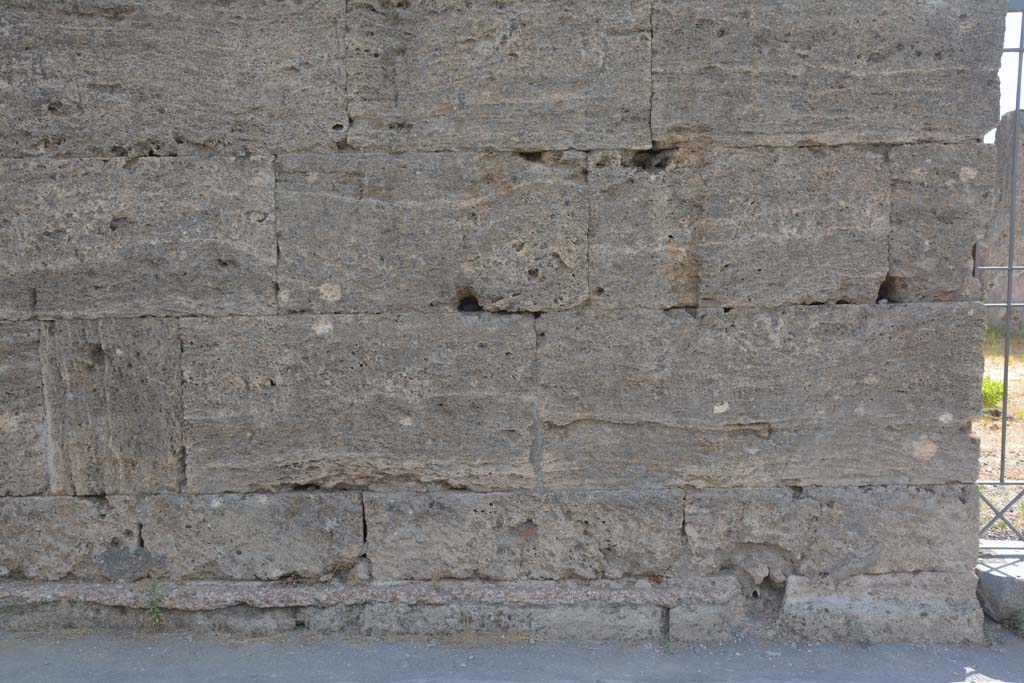 VI.14.43 Pompeii. July 2017. Detail of front facade on north side of entrance doorway.
Foto Annette Haug, ERC Grant 681269 DÉCOR.