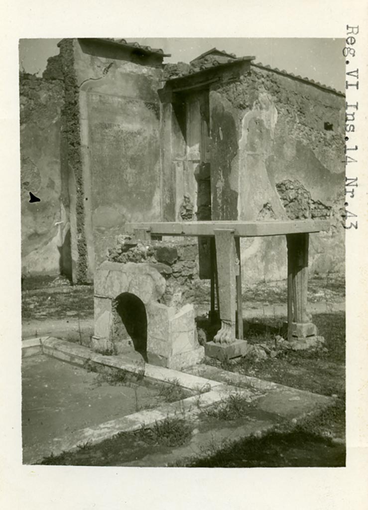 VI.14.43 Pompeii. Pre-1937-39. Room 1, looking north-east towards table next to impluvium in atrium.
Photo courtesy of American Academy in Rome, Photographic Archive. Warsher collection no. 430.