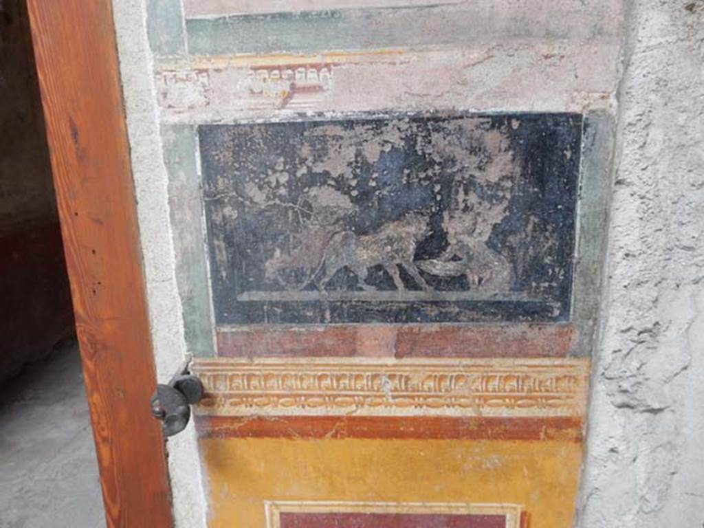 VI.15.1 Pompeii. May 2017. South side of atrium, decorative painting between doorways. Photo courtesy of Buzz Ferebee.
