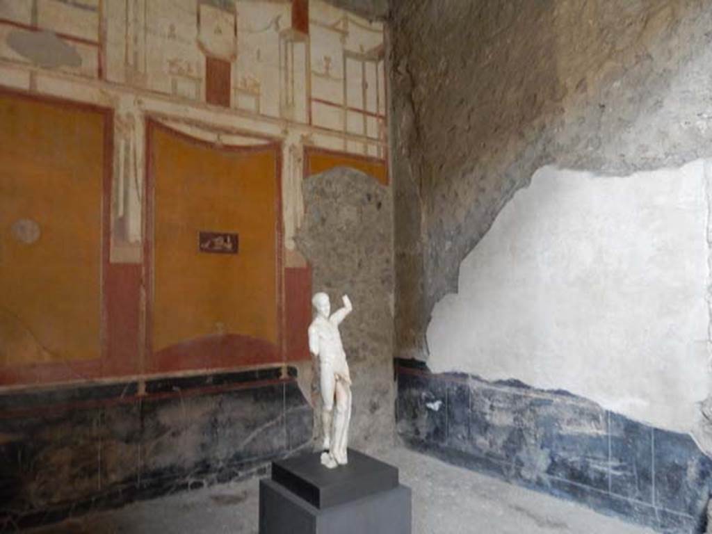 VI.15.1 Pompeii. May 2017. Looking towards south-west corner and west wall of south ala. Photo courtesy of Buzz Ferebee.