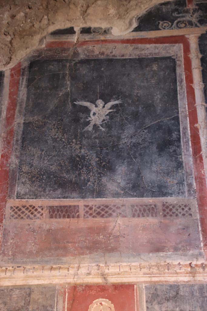 VI.15.1 Pompeii. October 2023.
Detail from centre of upper north, or right hand wall of vestibule. Photo courtesy of Klaus Heese.