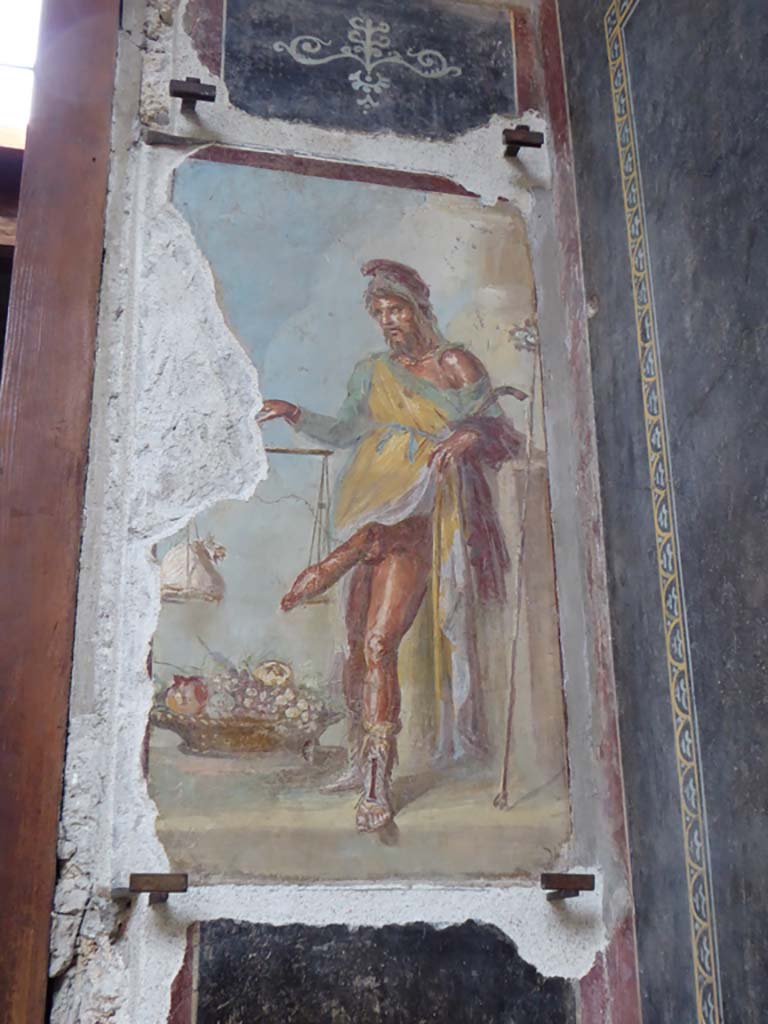 VI.15.1 Pompeii. January 2017. Painting of a bearded Priapus in north-west corner of vestibule.
Foto Annette Haug, ERC Grant 681269 DÉCOR.