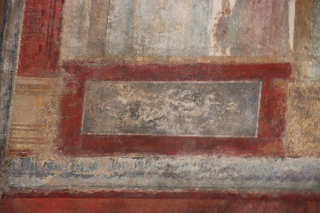 VI.15.1 Pompeii. October 2023. 
Upper east wall of exedra, detail from panel at north end. Photo courtesy of Klaus Heese.
