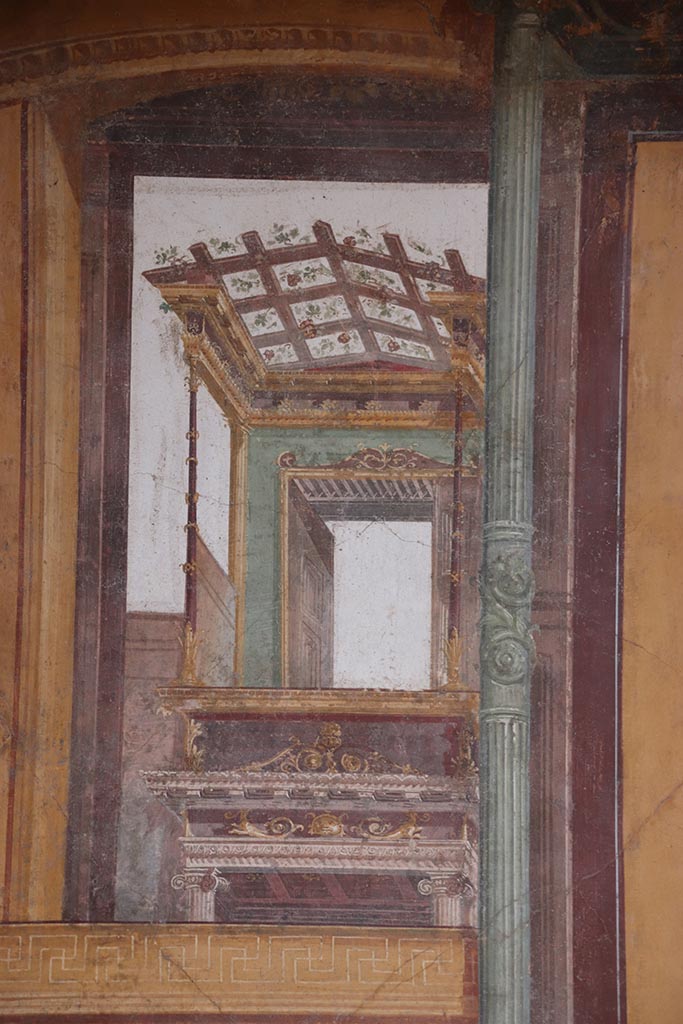 VI.15.1 Pompeii. October 2024.
Architectural wall painting on east wall in north-east corner of exedra. Photo courtesy of Klaus Heese.