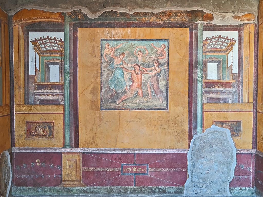 VI.15.1 Pompeii. April 2023.
East wall of exedra with central painting - the death of Pentheus. Photo courtesy of Giuseppe Ciaramella.
