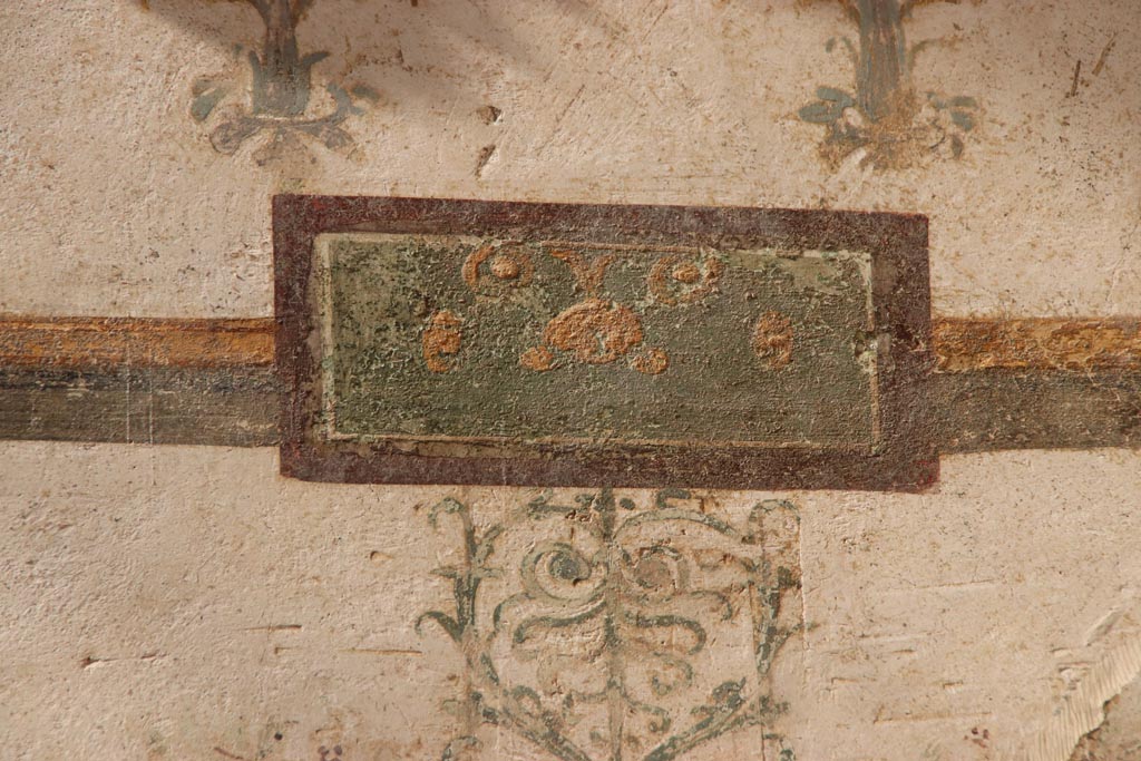 VI.15.1 Pompeii. October 2023. 
Small peristyle/garden “s”, detail of painted panel from upper west wall at north end. Photo courtesy of Klaus Heese.


