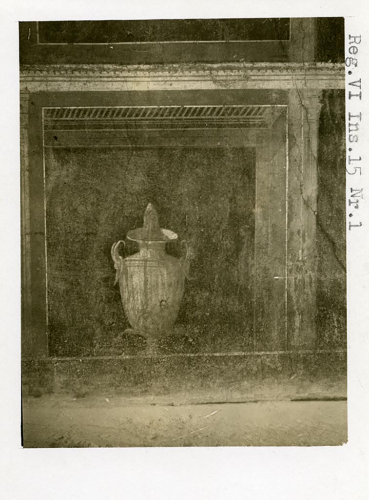 VI.15.1 Pompeii. Pre-1937-39. Painting of vase/fountain on zoccolo, perhaps from west wall.
Pre-1937-39. Photo courtesy of American Academy in Rome, Photographic Archive. Warsher collection no. 1661.