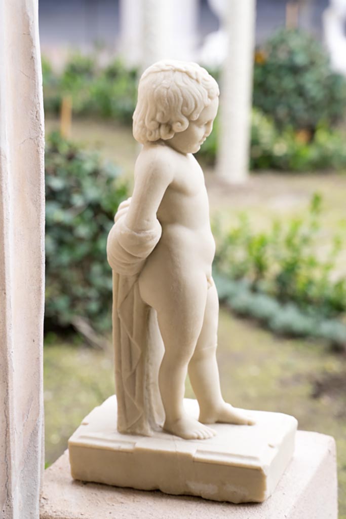 VI.15.1 Pompeii. March 2023.
Detail of statue on west side of peristyle towards north end, looking east.
Photo courtesy of Johannes Eber.