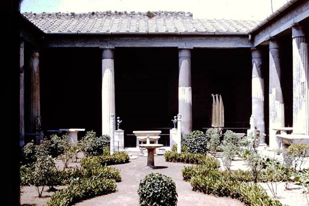 VI.15.1 Pompeii. 1964. Looking towards north end of garden area. Photo by Stanley A. Jashemski.
Source: The Wilhelmina and Stanley A. Jashemski archive in the University of Maryland Library, Special Collections (See collection page) and made available under the Creative Commons Attribution-Non Commercial License v.4. See Licence and use details.
J64f1866