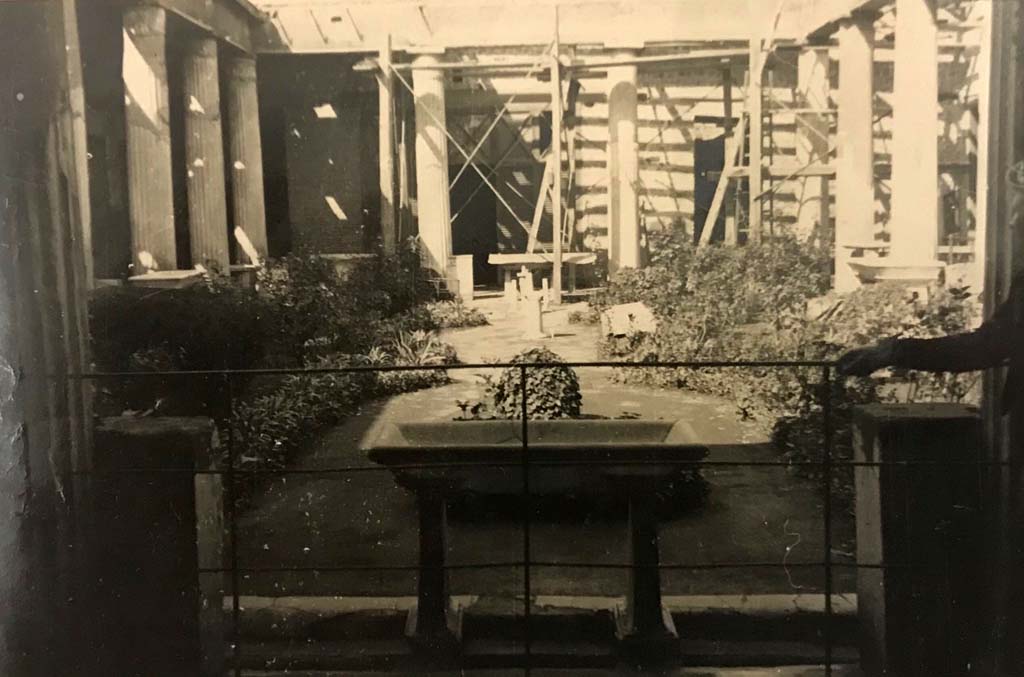 VI.15.1 Pompeii. 1944. Peristyle garden, looking north towards bomb-damaged area. Photo courtesy of Rick Bauer.
(This photo was in an album belonging to a sailor assigned to Patrol Squadron 63 (VP-63).)