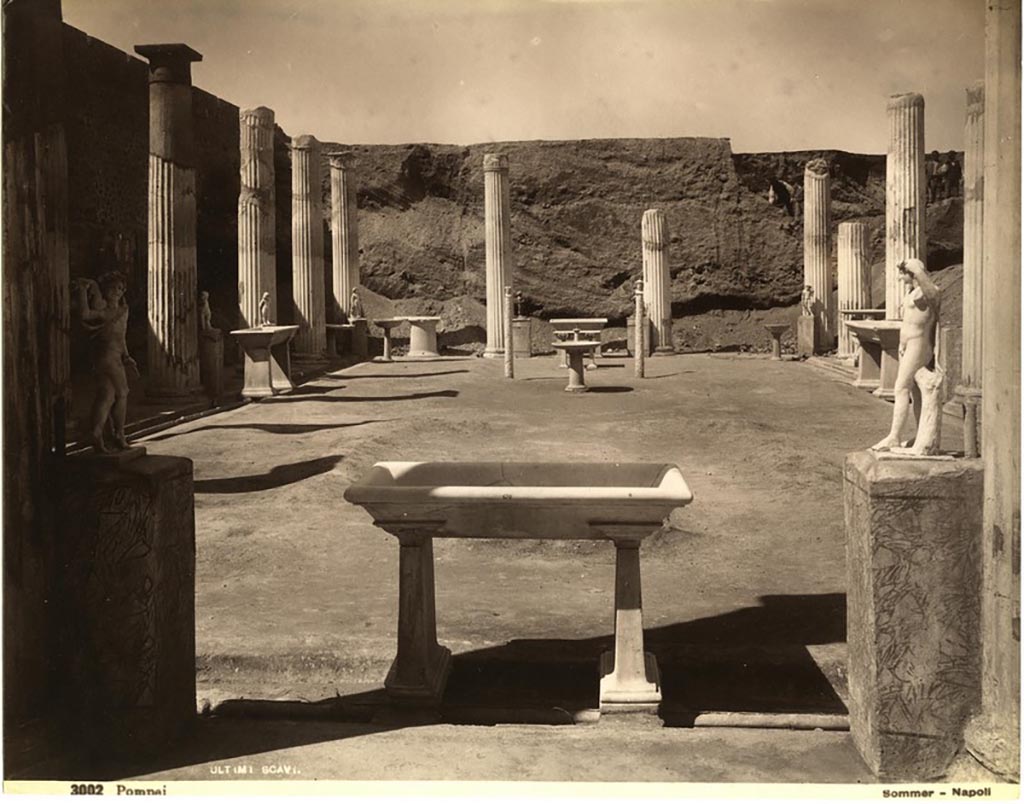 VI.15.1 Pompeii. Looking north across peristyle during excavation.
Photograph No. 3002, by Giorgio Sommer, (1834-1914), described as “Ultimi scavi”. Public domain, via Wikimedia Commons