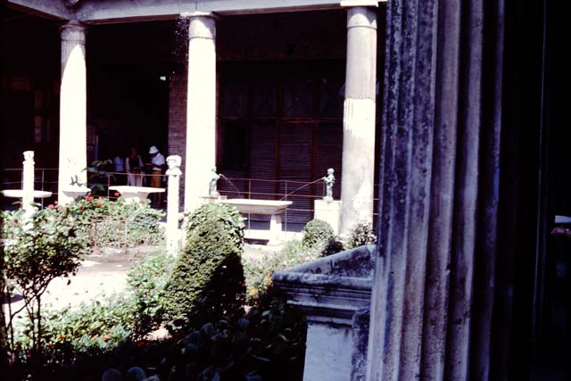 VI.15.1 Pompeii. Peristyle, looking south across garden in May 2001. Photograph courtesy of Current Archaeology.
