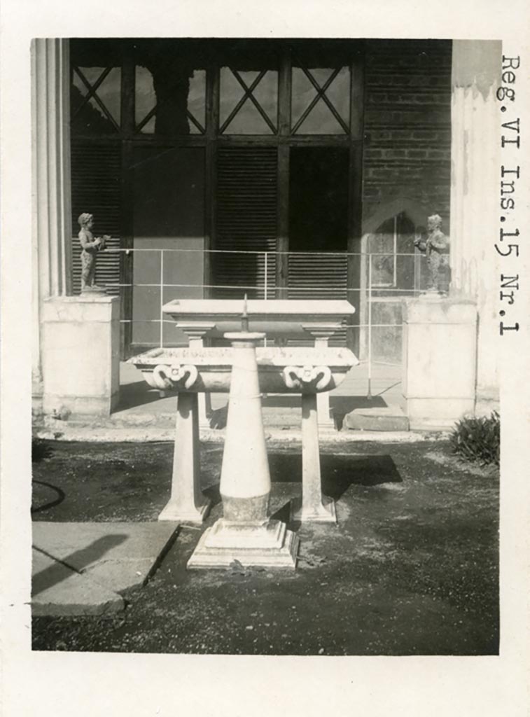 VI.15.1 Pompeii. Pre-1937-39.
North side of peristyle with statuettes in situ, looking towards doorway to Cupid’s room.
Photo courtesy of American Academy in Rome, Photographic Archive. Warsher collection no. 507.