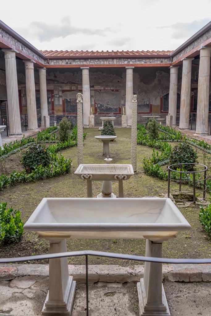 VI.15.1 Pompeii. March 2023.
Looking south across basin at north end. Photo courtesy of Johannes Eber.