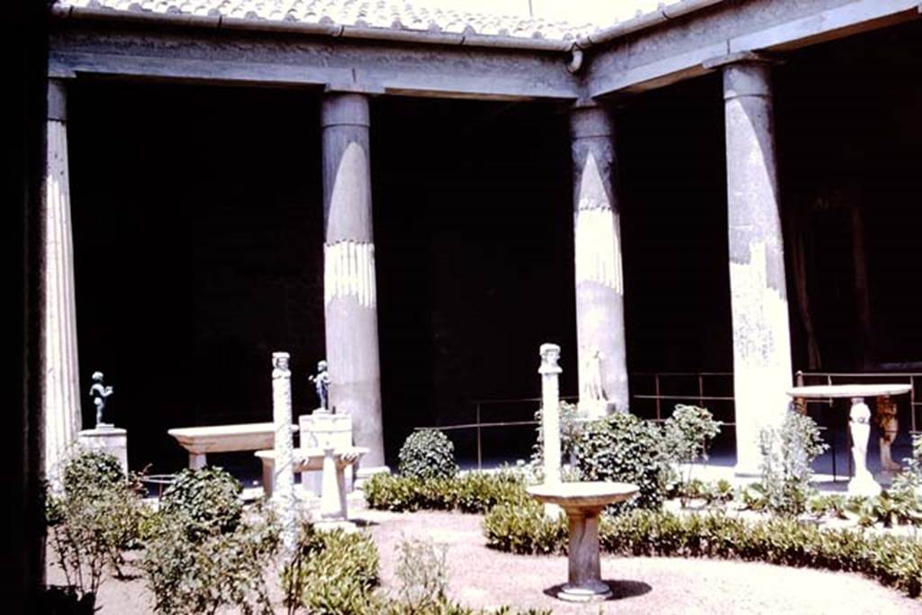 VI.15.1 Pompeii. 1964. North-east corner of peristyle. Photo by Stanley A. Jashemski.
Source: The Wilhelmina and Stanley A. Jashemski archive in the University of Maryland Library, Special Collections (See collection page) and made available under the Creative Commons Attribution-Non Commercial License v.4. See Licence and use details.
J64f1867