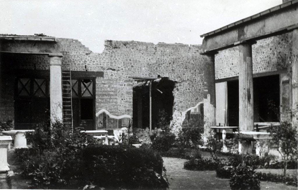 VI.15.1 Pompeii. c.1943-6. War damage in peristyle garden, looking towards north and north-east corner.
Photo courtesy of British School at Rome Digital Collections.
See http://www.bsrdigitalcollections.it/details.aspx?ID=5608&ST=SS