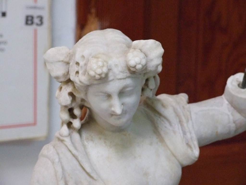 VI.15.1 Pompeii. Detail of marble statue of Bacchus, 63cm high. Found in 1894. SAP inventory number 53505.