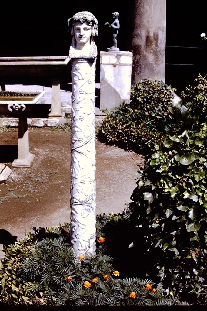 VI.15.1 Pompeii, 1968. Bust of Ariadne at the top of the herm. Photo by Stanley A. Jashemski.
Source: The Wilhelmina and Stanley A. Jashemski archive in the University of Maryland Library, Special Collections (See collection page) and made available under the Creative Commons Attribution-Non-Commercial License v.4. See Licence and use details.
J68f0693