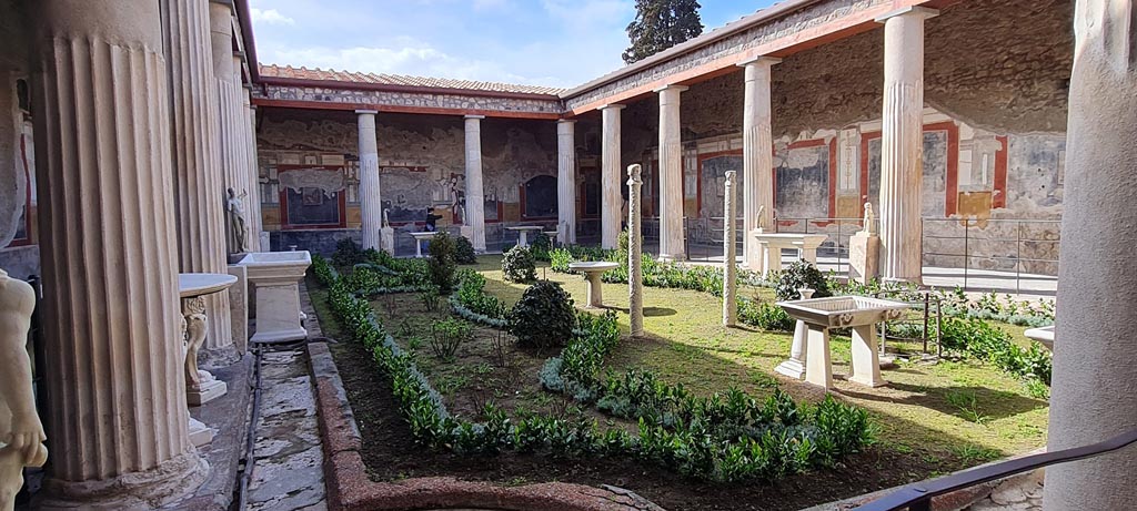 VI.15.1 Pompeii. April 2023.
Looking south-west across peristyle garden from north-east corner. Photo courtesy of Giuseppe Ciaramella.