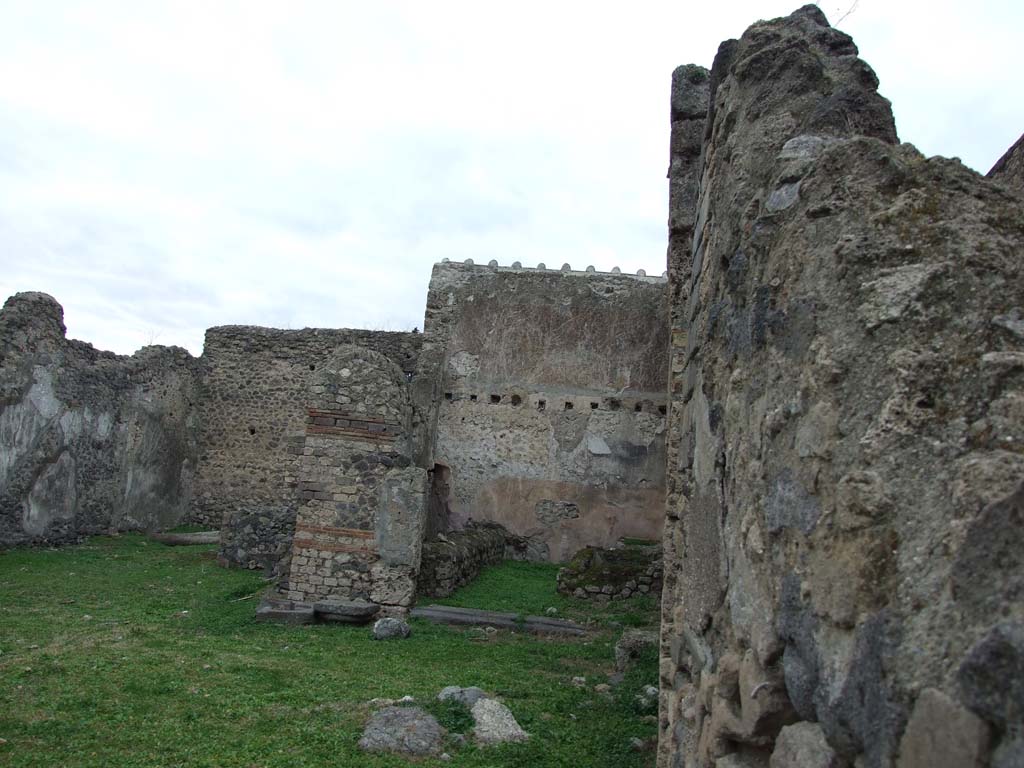 VI.16.3 Pompeii. December 2007. Looking west from rear entrance doorway at VI.16.4.
In the centre of the photo is a room that is not visible from the doorway at VI.16.3.