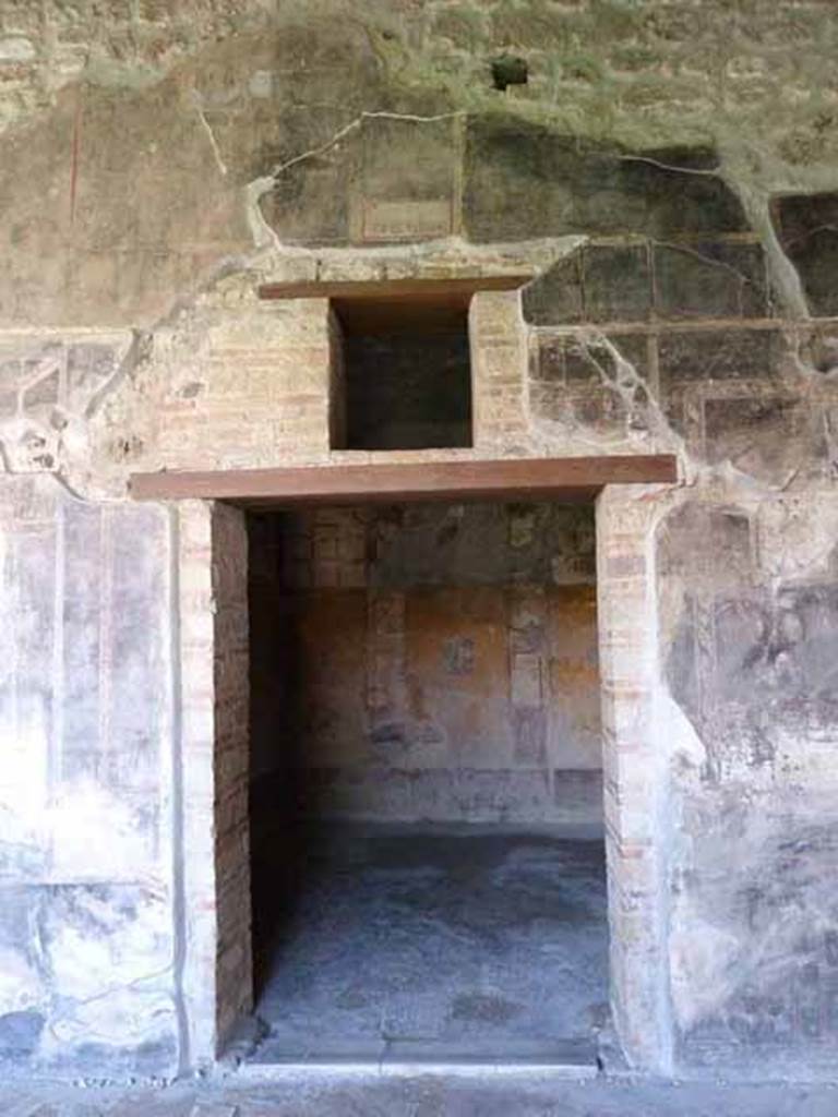 VI.16.7 Pompeii. May 2010. Doorway to room R, Oecus. Looking west.