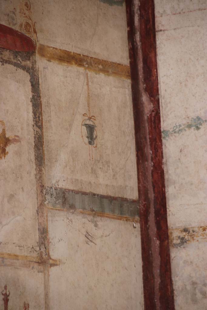 VI.16.7 Pompeii. September 2021.
Detail of painted decoration from upper south wall in south-west corner. Photo courtesy of Klaus Heese.