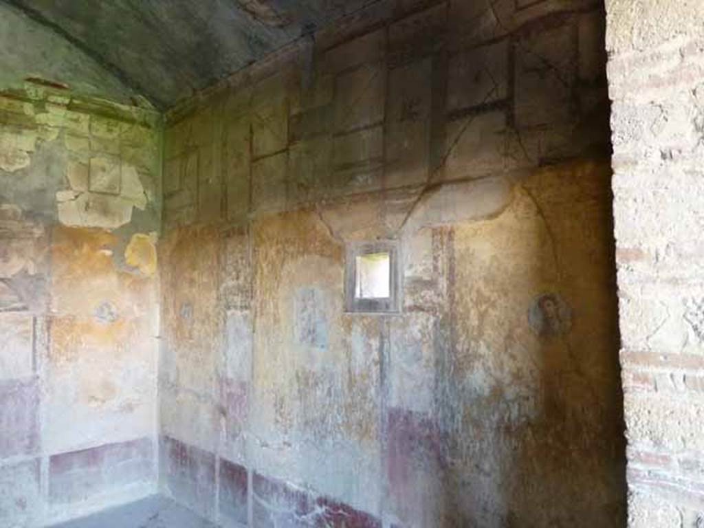 VI.16.7 Pompeii. May 2010. North wall of room R.