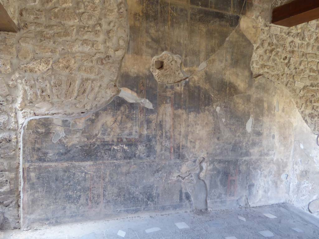 VI.16.7 Pompeii. September 2015. North portico in north-west corner, looking towards north wall.
Foto Annette Haug, ERC Grant 681269 DÉCOR.