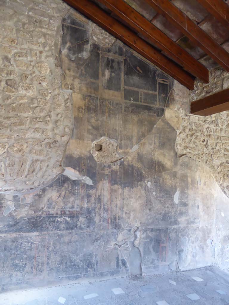 VI.16.7 Pompeii. September 2015. North wall in north-west corner of north portico.
Foto Annette Haug, ERC Grant 681269 DÉCOR.