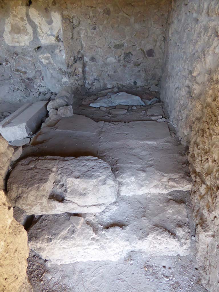 VI.16.7 Pompeii. September 2015. Room K, looking north from doorway.
Foto Annette Haug, ERC Grant 681269 DÉCOR.