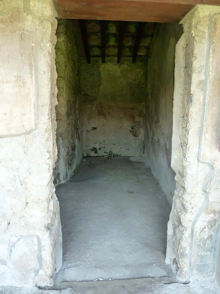 VI.16.7 Pompeii. May 2010. Doorway to room J, stairs to upper floor. Looking north.