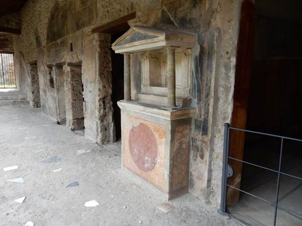 VI.16.7 Pompeii. May 2016. Room F, looking west along the north portico. Photo courtesy of Buzz Ferebee.