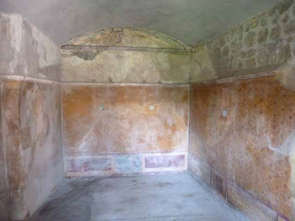 VI.16.7 Pompeii. May 2010. Room I, north end with sites for four glass medallions, before conservation.
According to Garcia y Garcia, the house received its name from four glass discs found in the plaster in the walls of a cubiculum.
Two of the preserved ones were incised with the figures and attributes of cupids which were then inlaid with gold leaf.
During the bombing in the night of 16th September 1943, a bomb fell in the street outside this house.
The shaking caused by the explosion led to the ruin and irreparable loss of the half-medallion from the east wall.
See Garcia y Garcia, L., 2006. Danni di guerra a Pompei. Rome: L’Erma di Bretschneider. (p.96).
According to PPM –
“Actually only the medallion to the left of the rear wall was found in situ, the others have been lost.”
See Carratelli, G. P., 1990-2003. Pompei: Pitture e Mosaici. V. Roma: Istituto della enciclopedia italiana, p. 791.