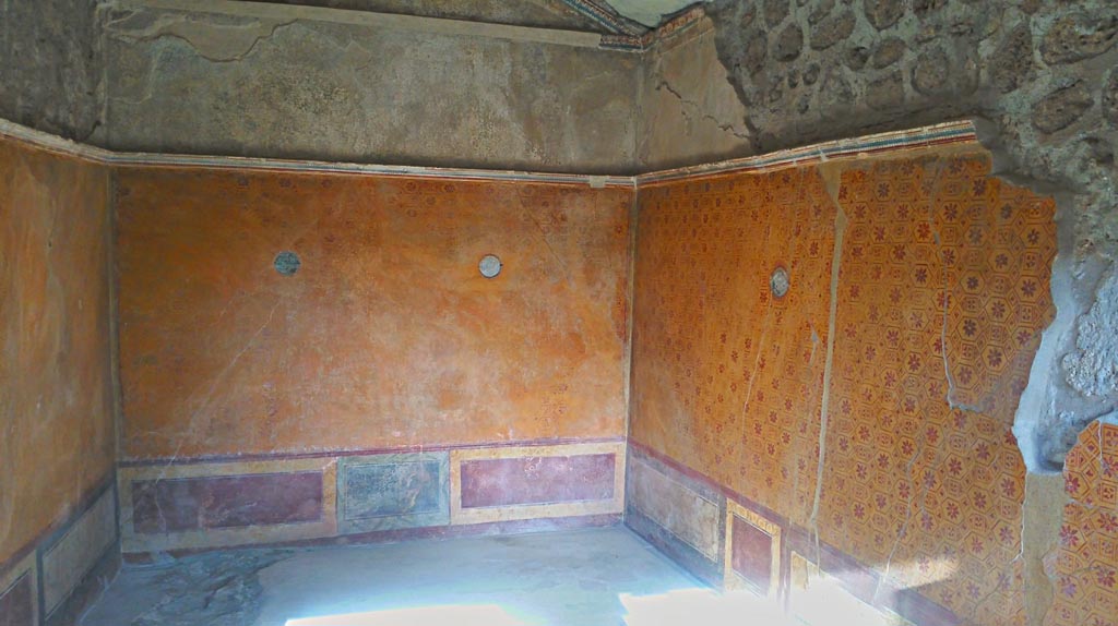 VI.16.7 Pompeii. December 2019.
Room I, looking towards north wall, north-east corner and east wall. Photo courtesy of Giuseppe Ciaramella.
